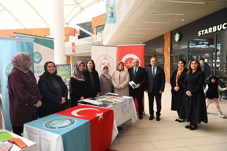 Valimiz Sayın İsmail USTAOĞLU ve İl Müdürümüz Sayın Emine BÖÇKÜN, 8 Mart Dünya Kadınlar Günü Tanıtım Stantlarını Ziyaret Etti