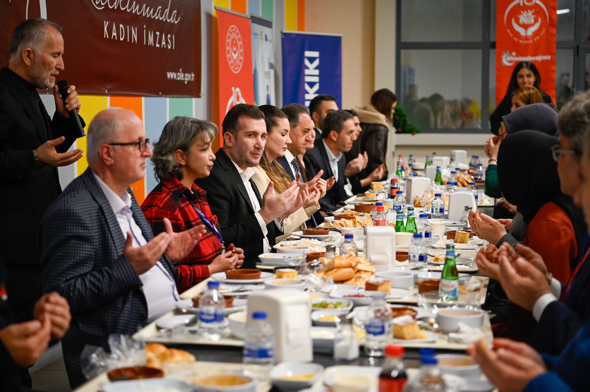Valimiz Dr. Ahmet Hamdi Usta, İl Müdürümüz Arif Laçin Emekçi Kadınlarla İftar Sofrasında Buluştu
