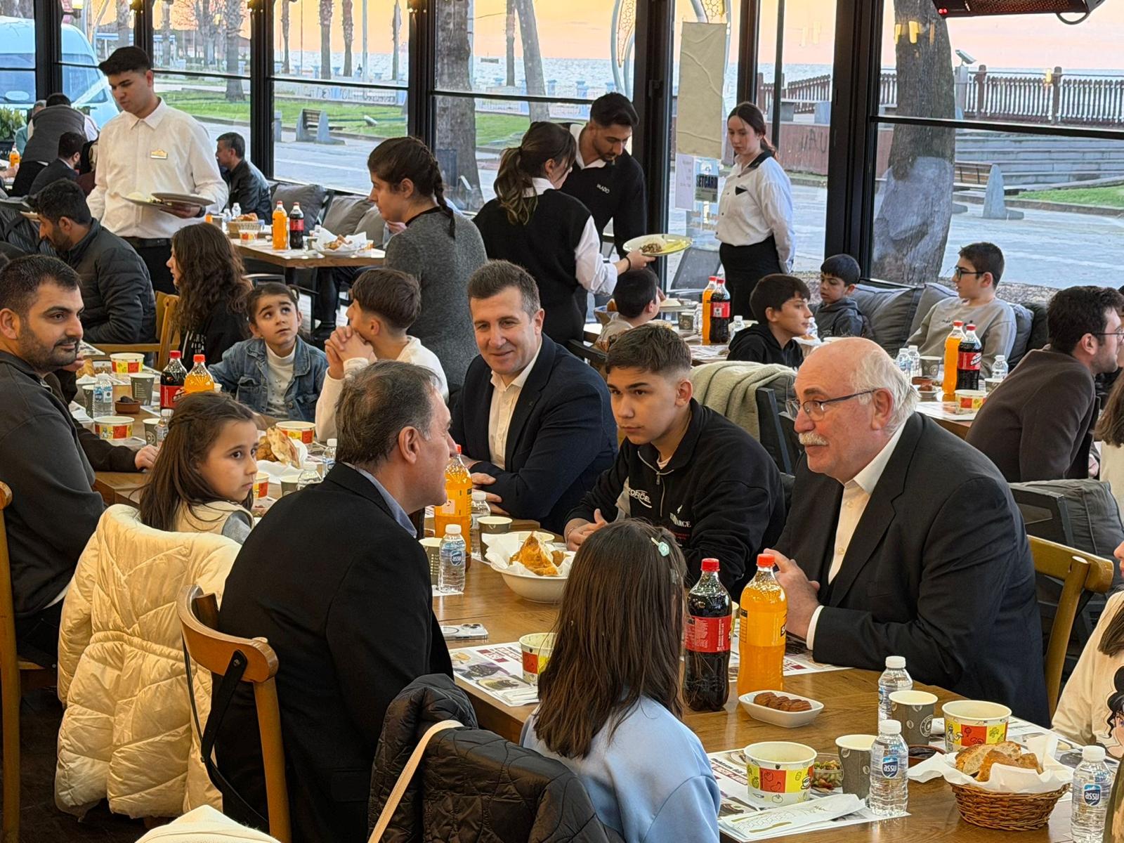 Valimiz ve İl Müdürümüz Çocuklarımızla İftar Sofrasında Bir Araya Geldi