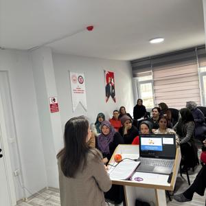 Dijital Medya ve Bilişim Araçları Semineri Düzenlendi - fotoğraf 1