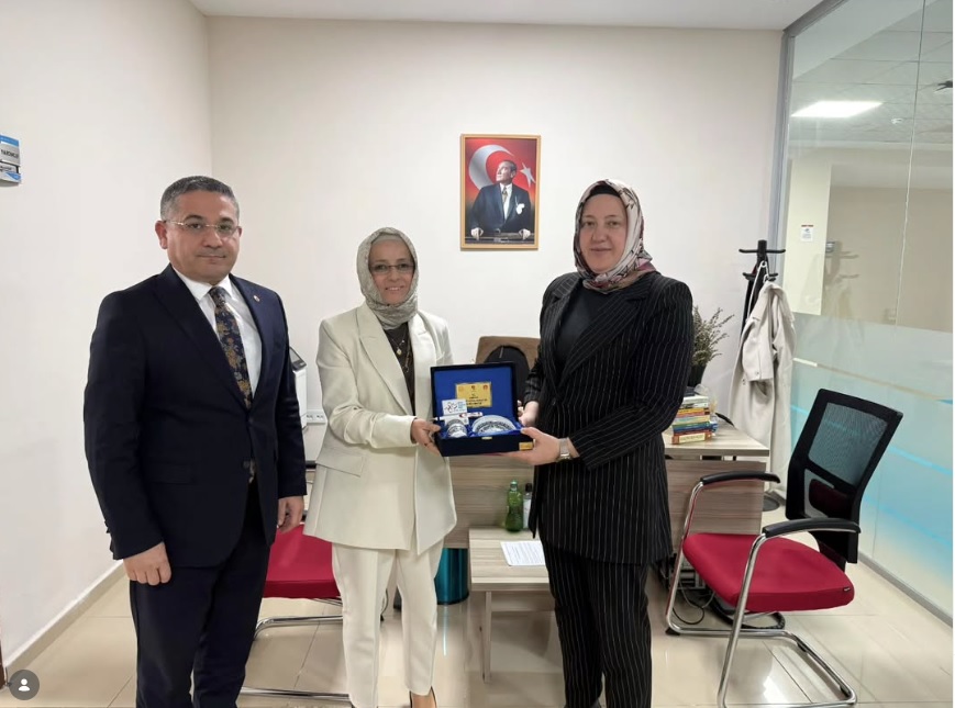 8 Mart Dünya Kadınlar Günü vesilesiyle Şehidimiz Ergun KESKİN’ in kıymetli eşi Rüya KESKİN’ e ziyarette bulunarak Kadınlar Günü’ nü kutladılar.