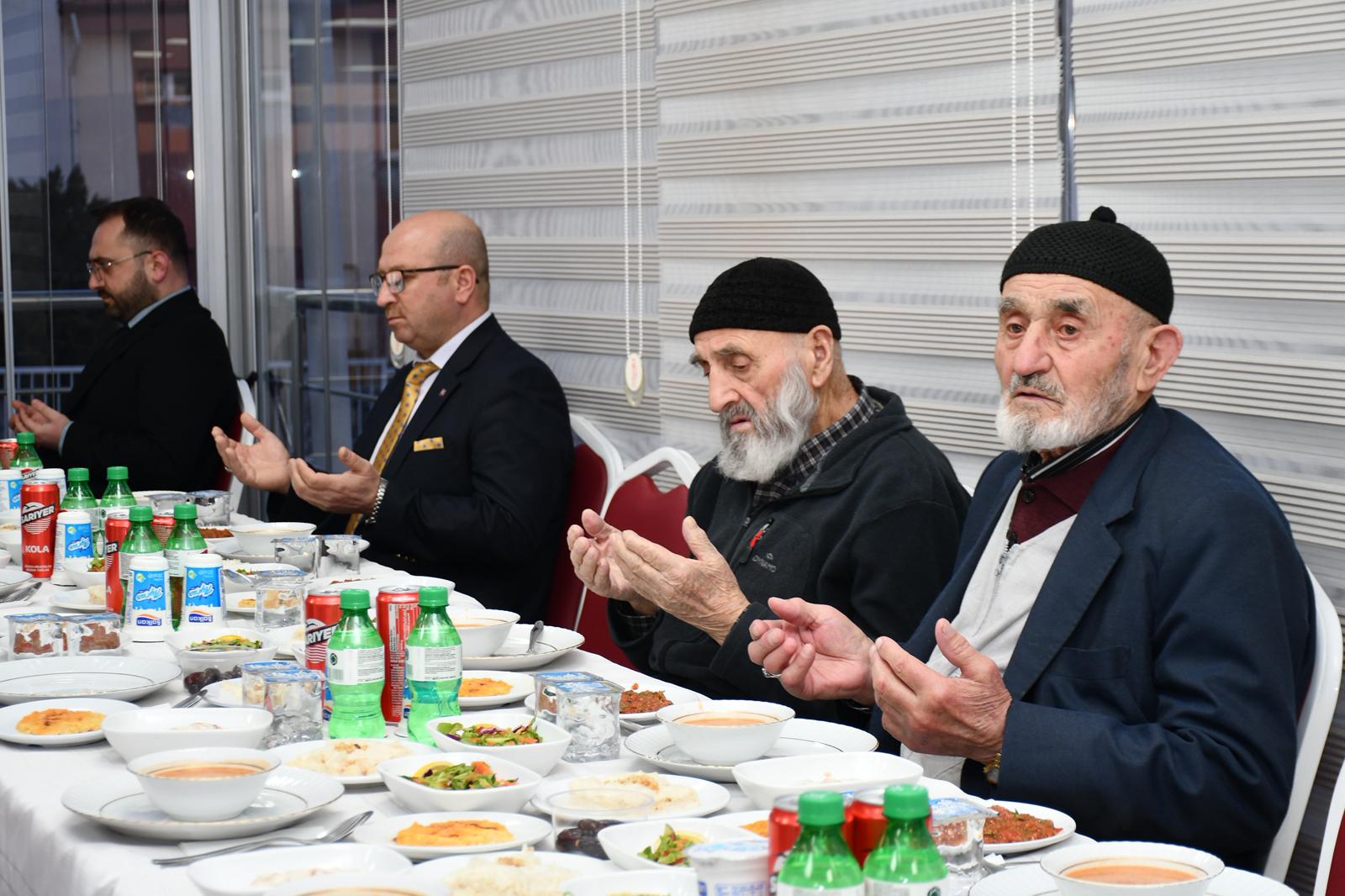 Ulu Çınarlarımızdan Anlamlı İftar Buluşması