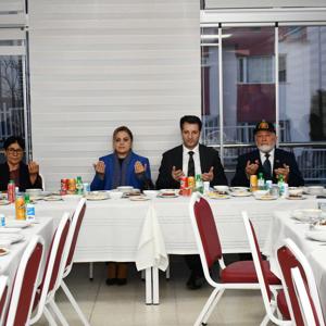 Ulu Çınarlarımızdan Anlamlı İftar Buluşması - fotoğraf 4