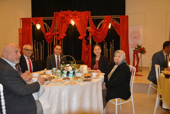 İl Müdürümüz İlkay Türkoğlu, Nazilli Kaymakamımız Sayın Huriye Küpeli Kan’ın katılımıyla Nazilli Haluk Alıcık Huzurevi sakinlerimizle iftar sofrasında