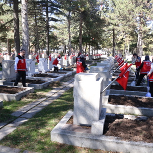 Şehitlerimizin Aziz Hatırasına Vefa: Kabirlerimiz Bayram ve Anma Gününe Hazır - fotoğraf 1