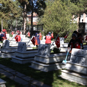 Şehitlerimizin Aziz Hatırasına Vefa: Kabirlerimiz Bayram ve Anma Gününe Hazır - fotoğraf 3