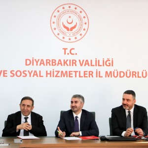Diyarbakır Şehitliği Ziyaret Edildi, Şehit Yakınları ve Gazilerle Bir Araya Gelindi - fotoğraf 8