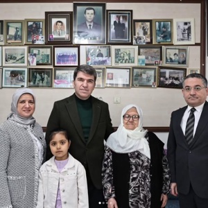 8 Mart Dünya Kadınlar Günü vesilesiyle Şehidimiz Ali BİLGİÇ’in Annesi Zeynep BİLGİÇ teyzemiz, Ulu Çınarımız Nazile KARABÖCEK teyzemiz ile İki çocuğuyla yaşayan Gayenur TEZCANER’i ziyaret ederek günlerini kutladık. - fotoğraf 1