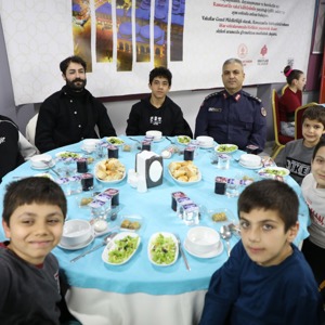 Yetim Öksüz İftar Programı - fotoğraf 6