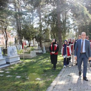 81 ilimiz genelindeki tüm şehit mezarlarının bakım, onarım ve temizliğini kapsayan büyük bir seferberliği bugün itibarıyla başlatmış bulunuyoruz. - fotoğraf 3