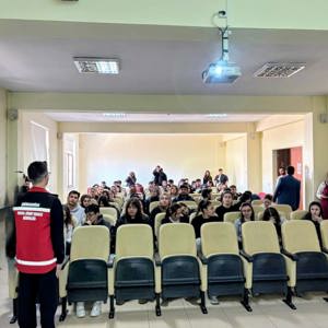 Alucra’da Üniversite Öğrencilerine Evlilik Öncesi Eğitim Programı Düzenlendi. - fotoğraf 1