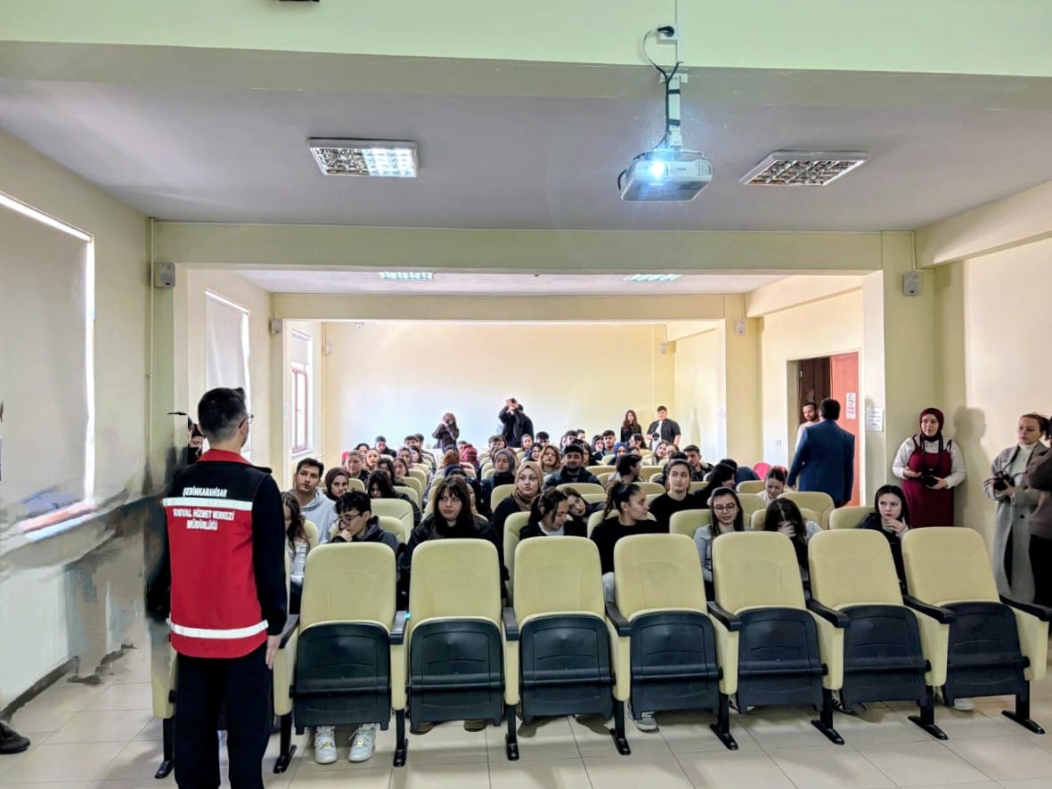 Alucra’da Üniversite Öğrencilerine Evlilik Öncesi Eğitim Programı Düzenlendi.