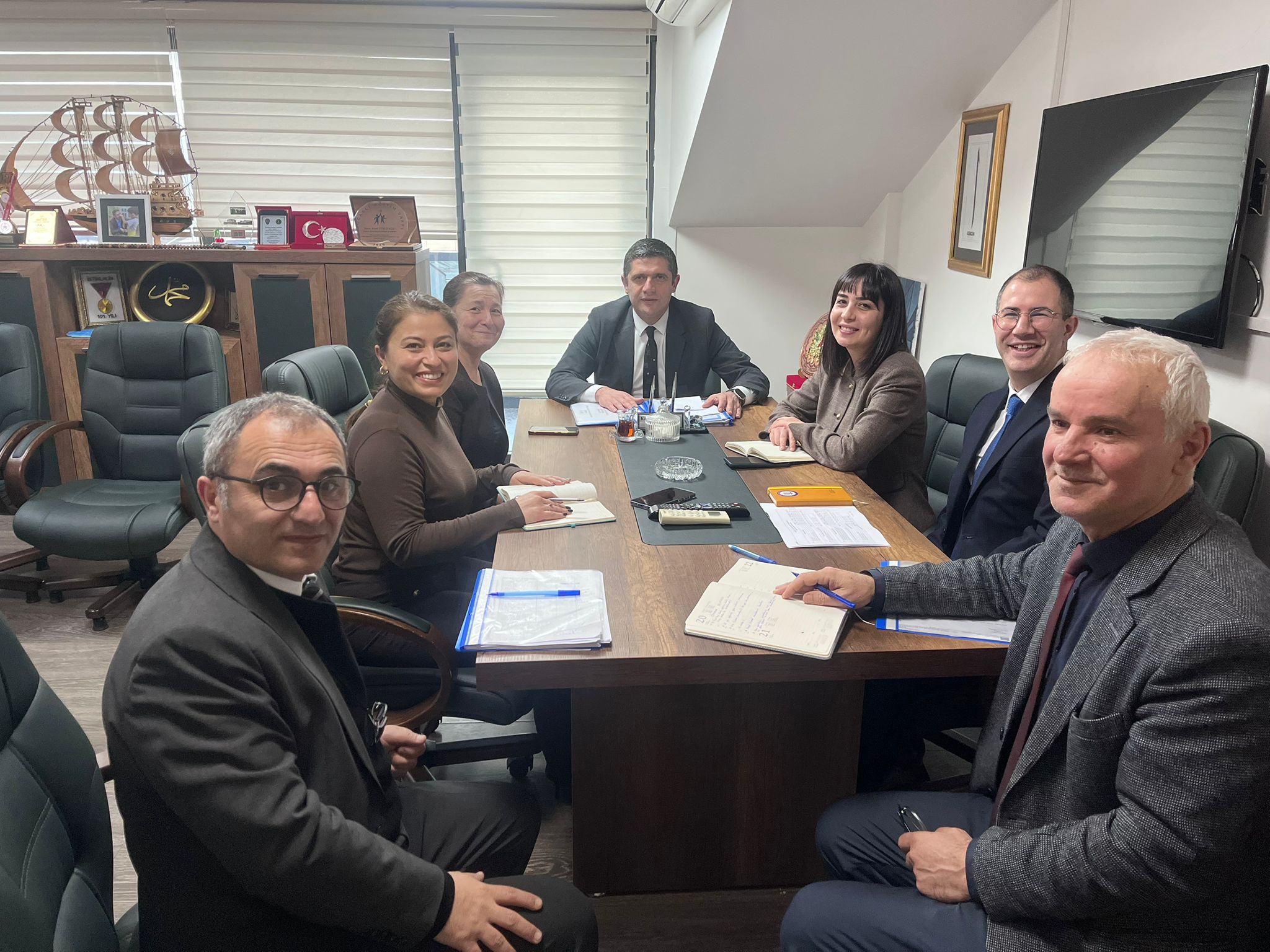 İl Müdürü Kamil Tüylüoğlu Başkanlığında İl Müdür Yardımcılarıyla Değerlendirme Toplantısı Gerçekleştirildi