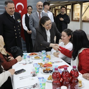 Şehit Ailelerimiz ve Gazilerimizle Büyük Aile Sofrası - fotoğraf 3