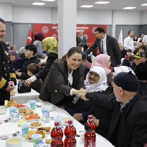 Şehit Ailelerimiz ve Gazilerimizle Büyük Aile Sofrası - fotoğraf 2
