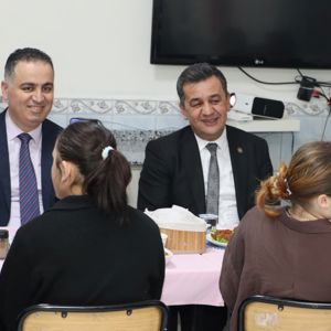 Karadeniz Ereğli Çocuk Koruma İlk Müdahale ve Değerlendirme Birimi  bünyesinde koruma ve bakım altında bulunan çocuklarımızla iftar programında bir araya gelindi. - fotoğraf 5