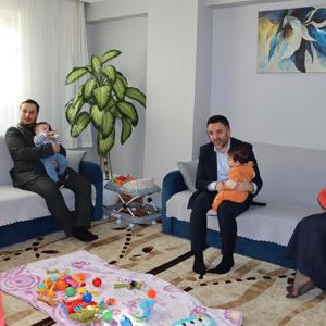 İl Müdürümüz Sayın Ömer Turan, Doğum Yardımından Yararlanan Büyükarslan Ailesini Ziyaret Etti - fotoğraf 1