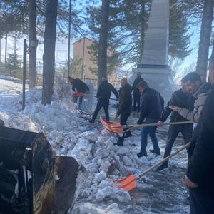 Bitlis’te Şehitlere Anlamlı Ziyaret - fotoğraf 4