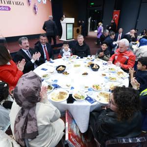 Samsun’da Ramazan’ın 15. Gününde Büyük Kardeşlik Sofraları Kuruldu - fotoğraf 44