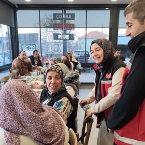  Roman vatandaşlarımızla bir araya gelinerek Ramazan ayının  huzur ve bereketi paylaşılmıştır. - fotoğraf 4