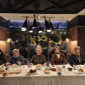 Samsun’da Ramazan’ın 15. Gününde Büyük Kardeşlik Sofraları Kuruldu - fotoğraf 7