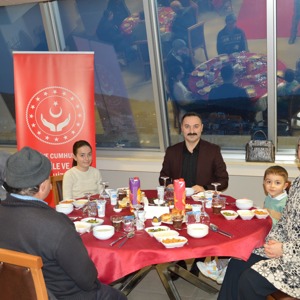 Samsun’da Ramazan’ın 15. Gününde Büyük Kardeşlik Sofraları Kuruldu - fotoğraf 30