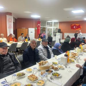 75. Yıl Bafra Huzurevi’nde Ramazan Bereketi: Büyüklerimizle İftar Sofrasında Buluşuldu - fotoğraf 5