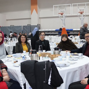 Kaymakamlıklarımızın Ev Sahipliğinde “Büyük Aile Sofraları” İftar Programı Düzenlendi - fotoğraf 3