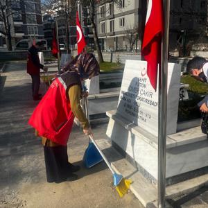 81 ilimiz genelindeki tüm şehit mezarlarının bakım, onarım ve temizliğini kapsayan büyük bir seferberliği bugün itibarıyla başlatmış bulunuyoruz. - fotoğraf 4