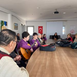 Gebze Huzurevi'nde Özelsin Koleji'nden Anlamlı Ziyaret ve Müzik Dinletisi - fotoğraf 1