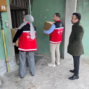 Körfez Sosyal Hizmet Merkezi, Nuh Çimento Anaokulu Öğrencilerinin Ramazan Yardım Kolilerini İhtiyaç Sahiplerine Ulaştırdı - fotoğraf 3