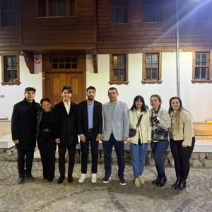 Gazi Vakfı Gazanfer Bilge Çocuk Evleri Sitesinde Gençler ve Çocuklar İftarda Bir Araya Geldi - fotoğraf 4