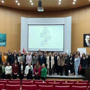 Kocaeli’nde 8 Mart Dünya Kadınlar Günü Paneli: “Kadının Güçlenmesi: Toplumsal Dönüşümden Bireysel İyilik Haline” - fotoğraf 2