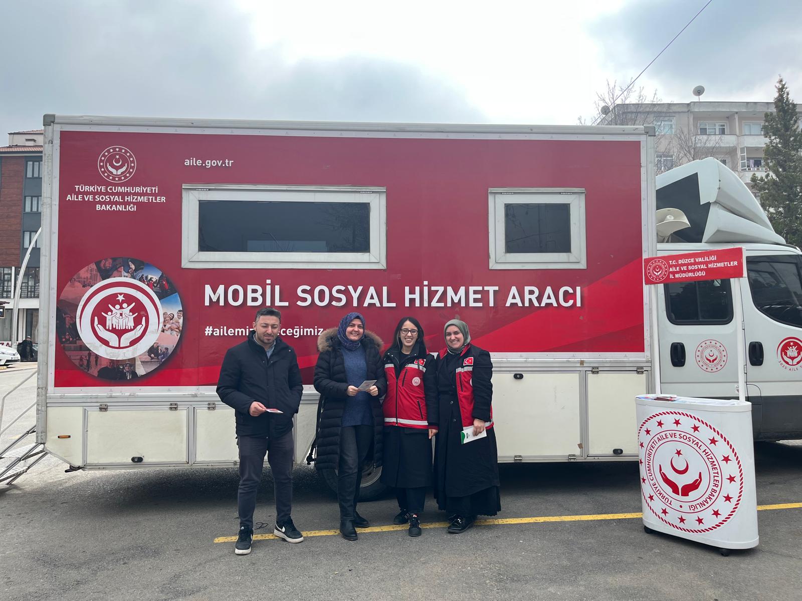 Mobil Sosyal Hizmet Aracı İle İl Merkezi ve İlçelerinde Vatandaşlarımıza bilgilendirme ve yönlendirme çalışmaları Devam Ediyor.