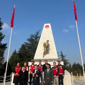 Düzce’de Şehit Kabirlerine Vefa: Temizlikleri, Bakım ve Onarım Tespitleri Yapıldı. - fotoğraf 2