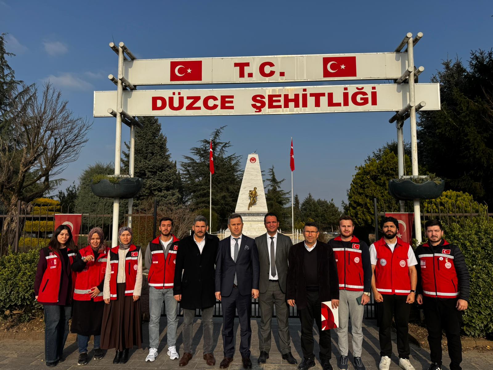 Düzce’de Şehit Kabirlerine Vefa: Temizlikleri, Bakım ve Onarım Tespitleri Yapıldı.