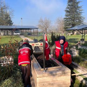 Düzce’de Şehit Kabirlerine Vefa: Temizlikleri, Bakım ve Onarım Tespitleri Yapıldı. - fotoğraf 8