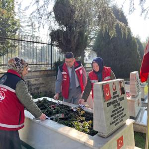 Düzce’de Şehit Kabirlerine Vefa: Temizlikleri, Bakım ve Onarım Tespitleri Yapıldı. - fotoğraf 9