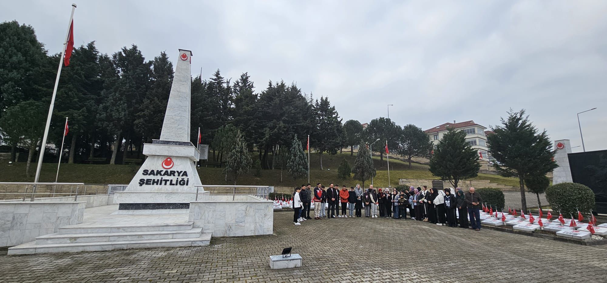 Sakarya Şehitliği’ne Anlamlı Bir Ziyaret Gerçekleştirildi.