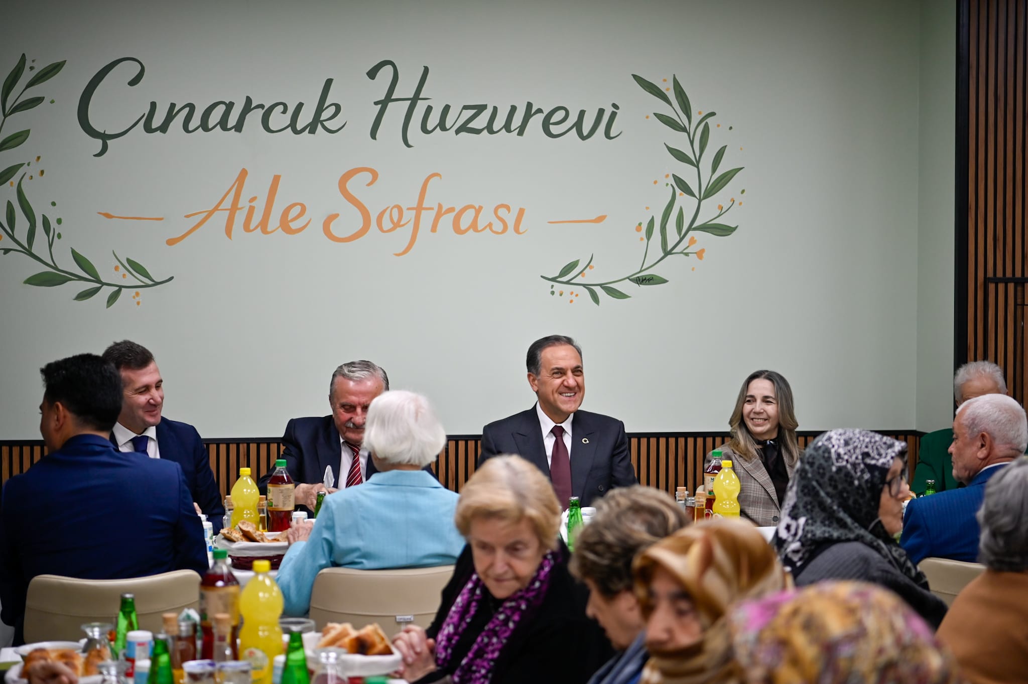 Valimiz Dr. Ahmet Hamdi Usta ve İl Müdürümüz Arif Laçin Çınarlarımızla İftar Sofrasında Bir Araya Geldi