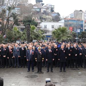 Çelenk Sunma Töreni - fotoğraf 1