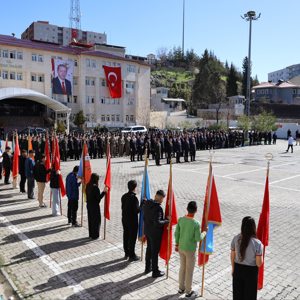 18 Mart Çanakkale Zaferi’nin Yıl Dönümünde Anlamlı Tören ve Şehit Ailelerine Vefa Ziyareti - fotoğraf 2
