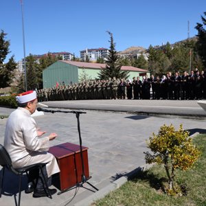 18 Mart Çanakkale Zaferi’nin Yıl Dönümünde Anlamlı Tören ve Şehit Ailelerine Vefa Ziyareti - fotoğraf 3