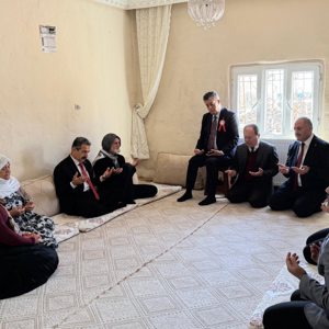 18 Mart Çanakkale Zaferi’nin Yıl Dönümünde Anlamlı Tören ve Şehit Ailelerine Vefa Ziyareti - fotoğraf 8