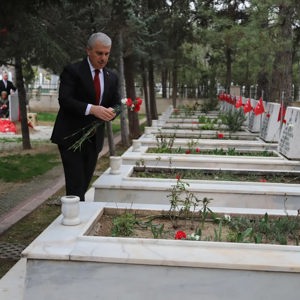 Çanakkale Zaferi’nin 111’inci Yıl Dönümünde Şehitlerimizi Rahmetle Andık - fotoğraf 5