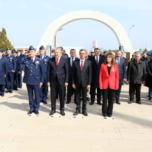Kanlıpınar Şehitliği'nde 18 Mart Şehitleri Anma Günü ve Çanakkale Deniz Zaferi Töreni - fotoğraf 1