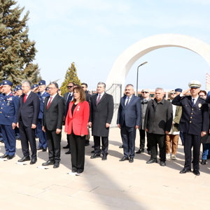Kanlıpınar Şehitliği'nde 18 Mart Şehitleri Anma Günü ve Çanakkale Deniz Zaferi Töreni - fotoğraf 2