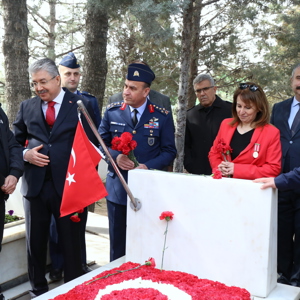 Kanlıpınar Şehitliği'nde 18 Mart Şehitleri Anma Günü ve Çanakkale Deniz Zaferi Töreni - fotoğraf 5