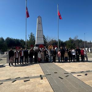 Çanakkale Zaferi ve Şehitleri Anma Günü’nde Aziz Şehitlerimizi Andık  - fotoğraf 4
