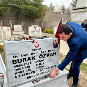 📌18 Mart Şehitleri Anma Günü ve Çanakkale Zaferi’nin 111’inci yıl dönümü münasebetiyle Niğde Şehitliği’nde düzenlenen anma töreni, çelenk sunma programı ile başladı. - fotoğraf 5